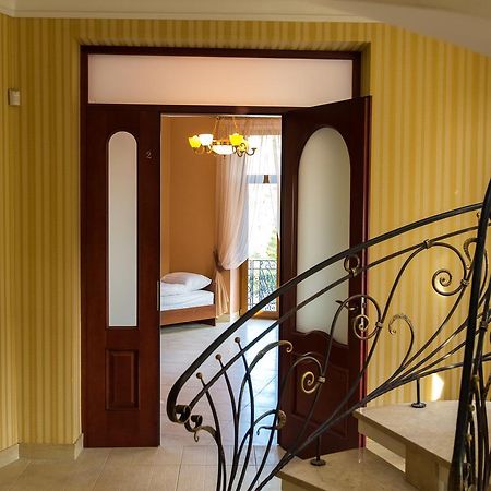 10 Rooms Lviv Eksteriør billede