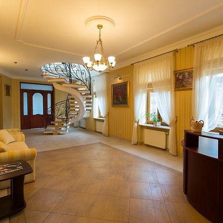 10 Rooms Lviv Eksteriør billede