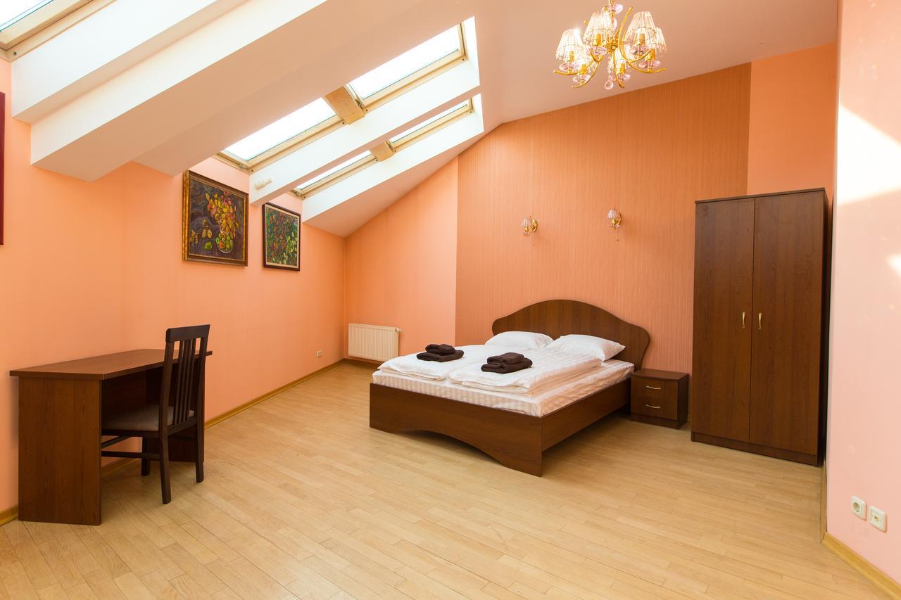 10 Rooms Lviv Eksteriør billede