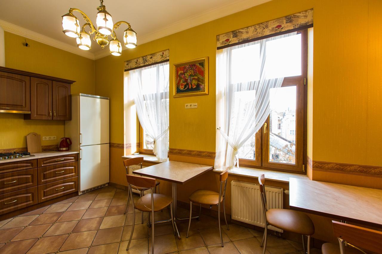 10 Rooms Lviv Eksteriør billede