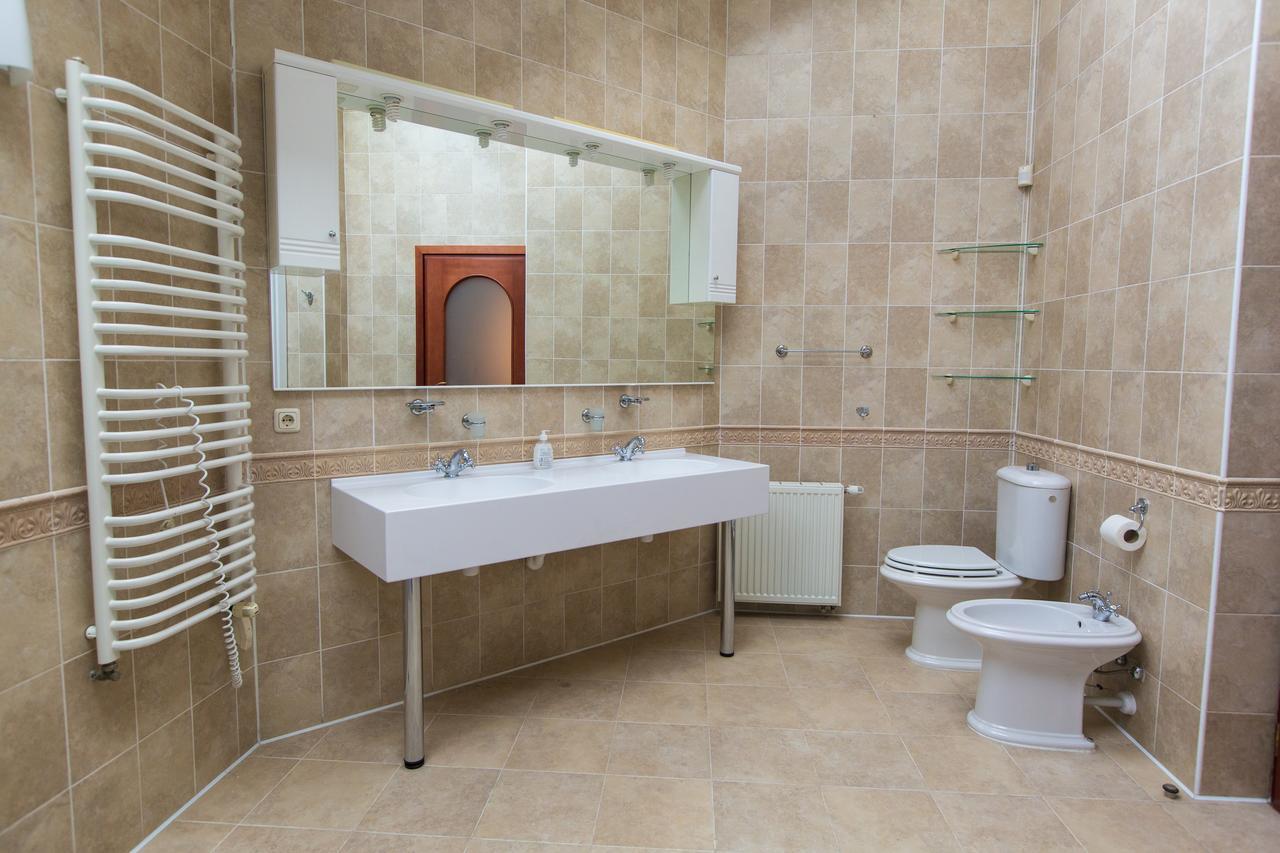 10 Rooms Lviv Eksteriør billede