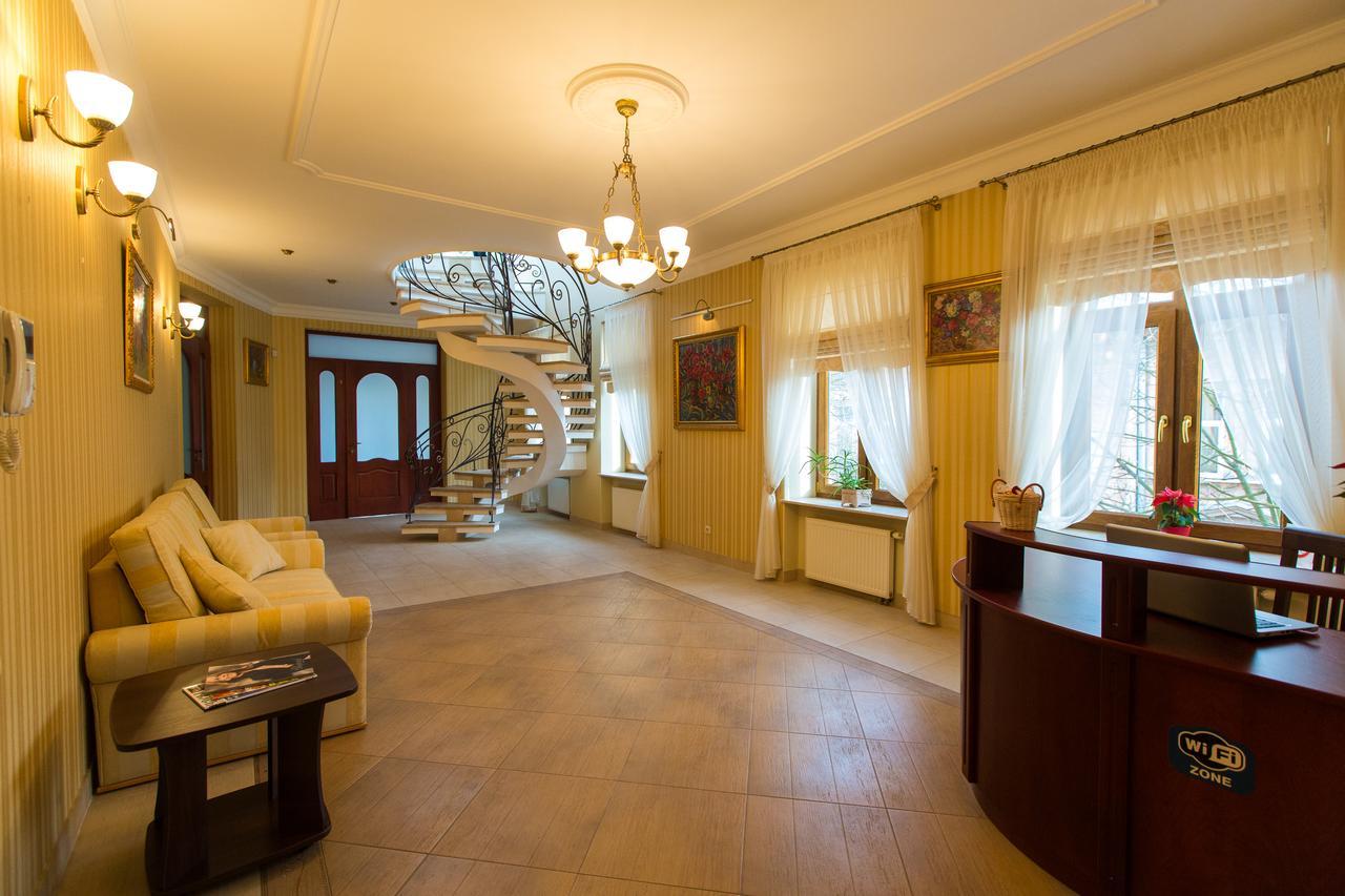 10 Rooms Lviv Eksteriør billede