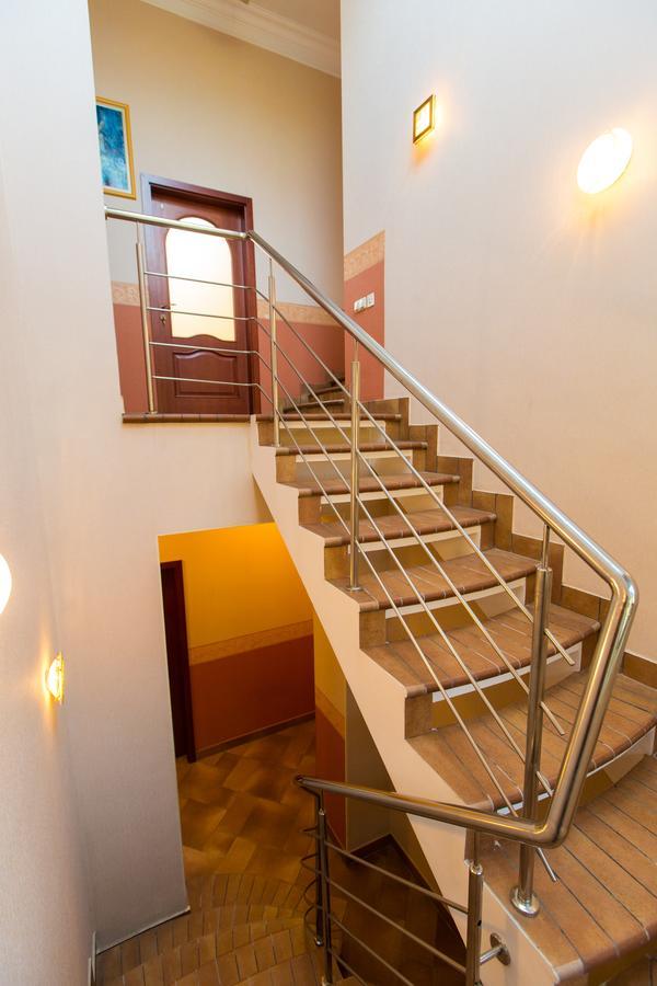 10 Rooms Lviv Eksteriør billede