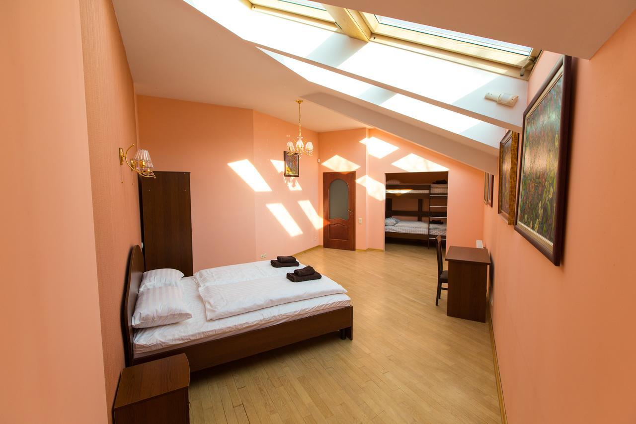 10 Rooms Lviv Eksteriør billede